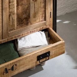 Wolf-Möbel Drehtürenschrank Iron I - Mangoholz massiv -Schlafzimmer Verkaufe DE 1000104072 191024 17544300015 MOOD DETAILS P000000001000104072 mood