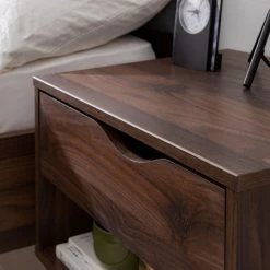 Mørteens Nachtkommode Gjora I - Walnuss Dekor -Schlafzimmer Verkaufe DE 1000123454 190405 15413700004 GALLERYIMAGES P000000001000123454