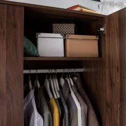 Mørteens Drehtürenschrank Gjora - Walnuss Dekor -Schlafzimmer Verkaufe DE 1000123700 190405 15413900039 GALLERYIMAGES P000000001000123700