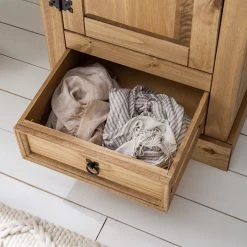 Maison Belfort Garderobenschrank Finca Rustica - Kiefer massiv - Kiefer Natur -Schlafzimmer Verkaufe DE 1000178044 200603 16035600013 MOOD DETAILS P000000001000178044 mood