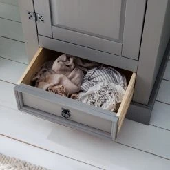 Maison Belfort Garderobenschrank Finca Rustica - Kiefer massiv - Kiefer Grau -Schlafzimmer Verkaufe DE 1000178063 200603 16035700059 MOOD DETAILS P000000001000178063 mood