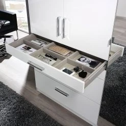 Rauch Blue Drehtürenschrank Homburg I - Hochglanz Alpinweiß - Breite: 136 cm - Mit Spiegeltür/-en -Schlafzimmer Verkaufe DE drehtuerenschrank homburg 136 cm 3 tuerig 1 spiegeltuer 3690205